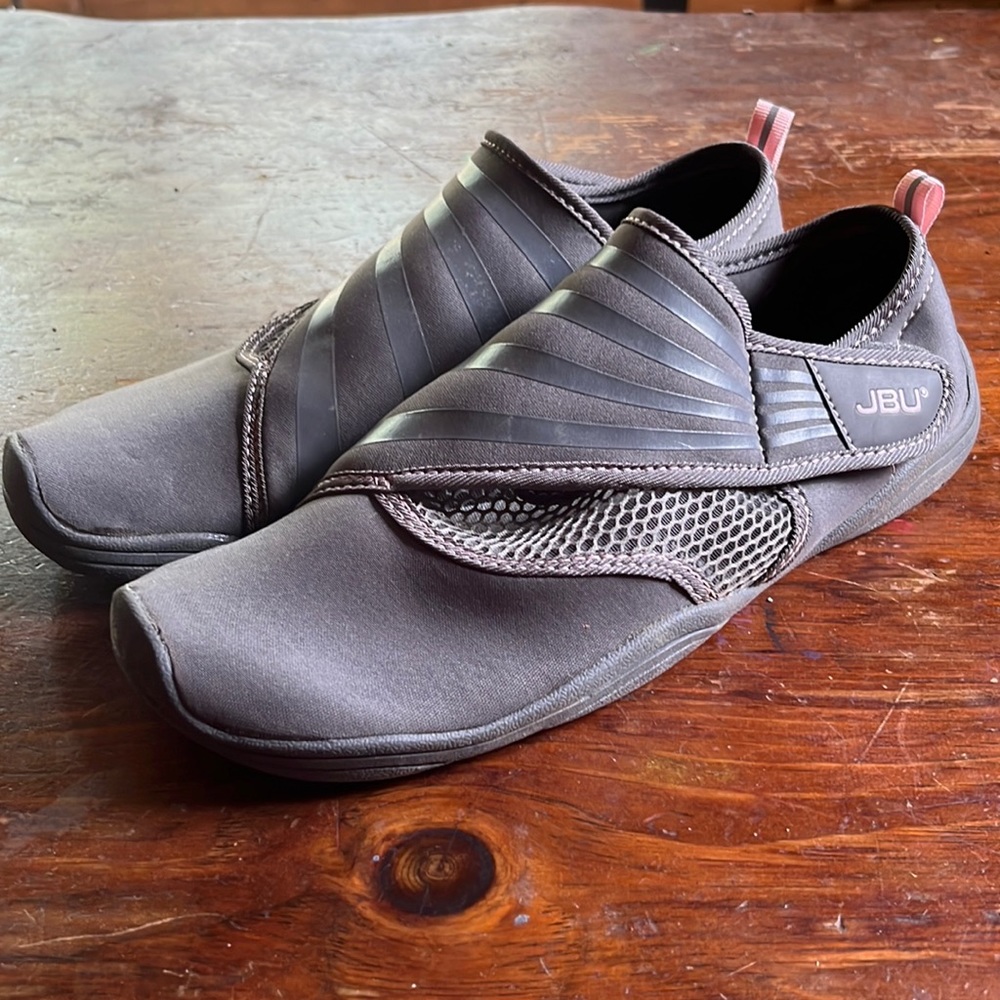 Women’s size 10 water shoes